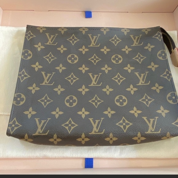 100% authentic LV toiletry 26. - Picture 4 of 9